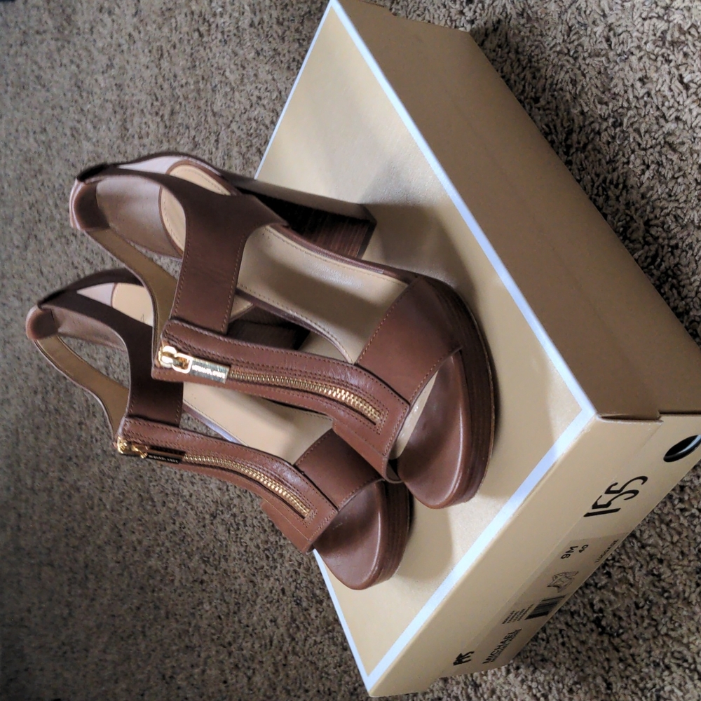 MICHAEL Michael Kors Berkeley T-Strap Platform Leather Sandal